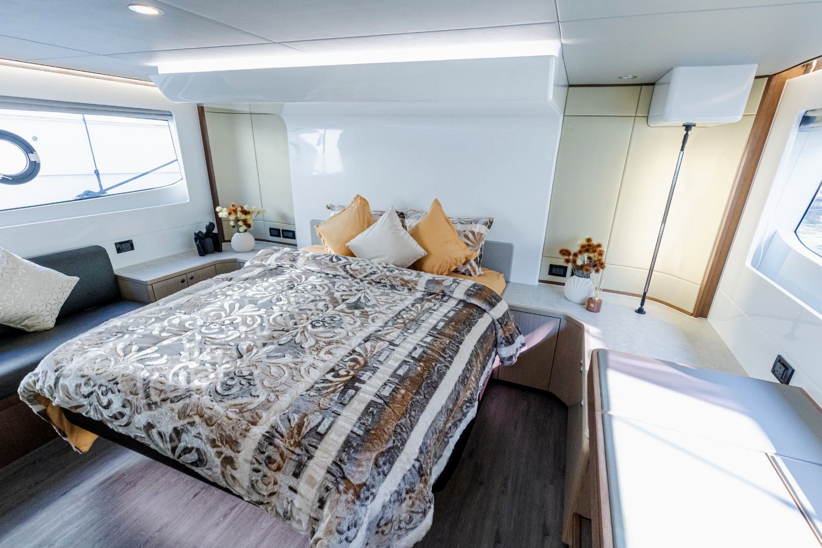 Sky Walker Fly X53 Sport yacht, image 3