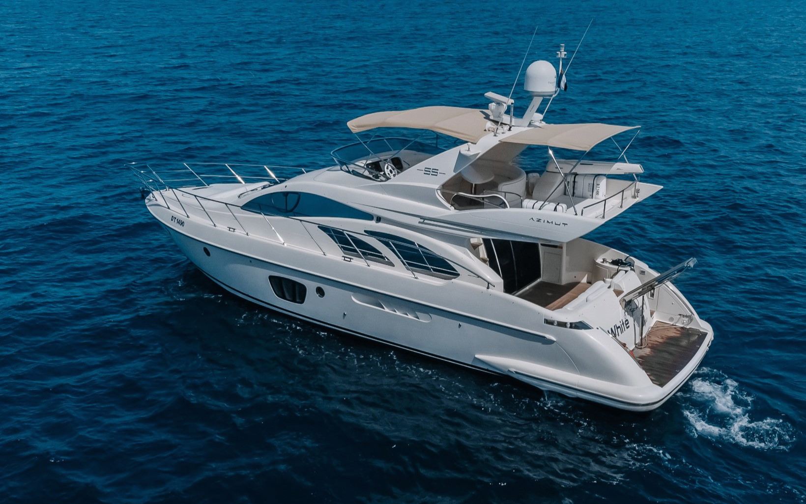 Azimut White Pearl yacht in Dubai