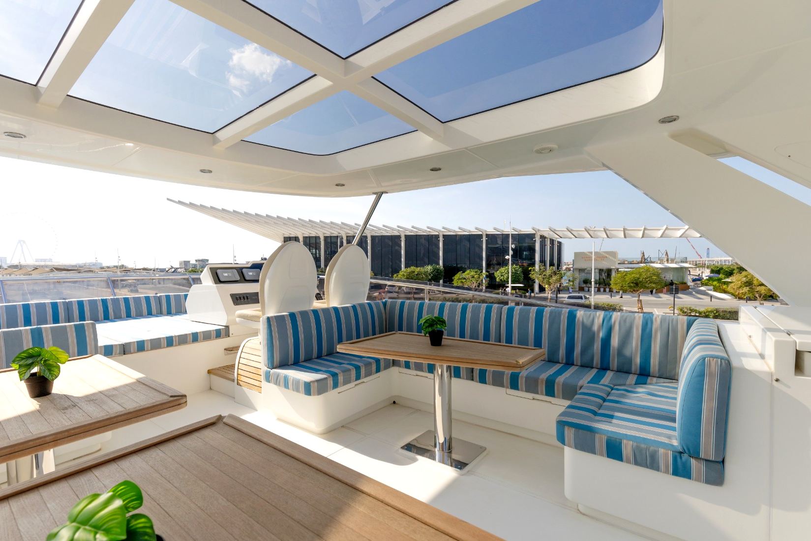 Sky Walker Caliente yacht, image 12
