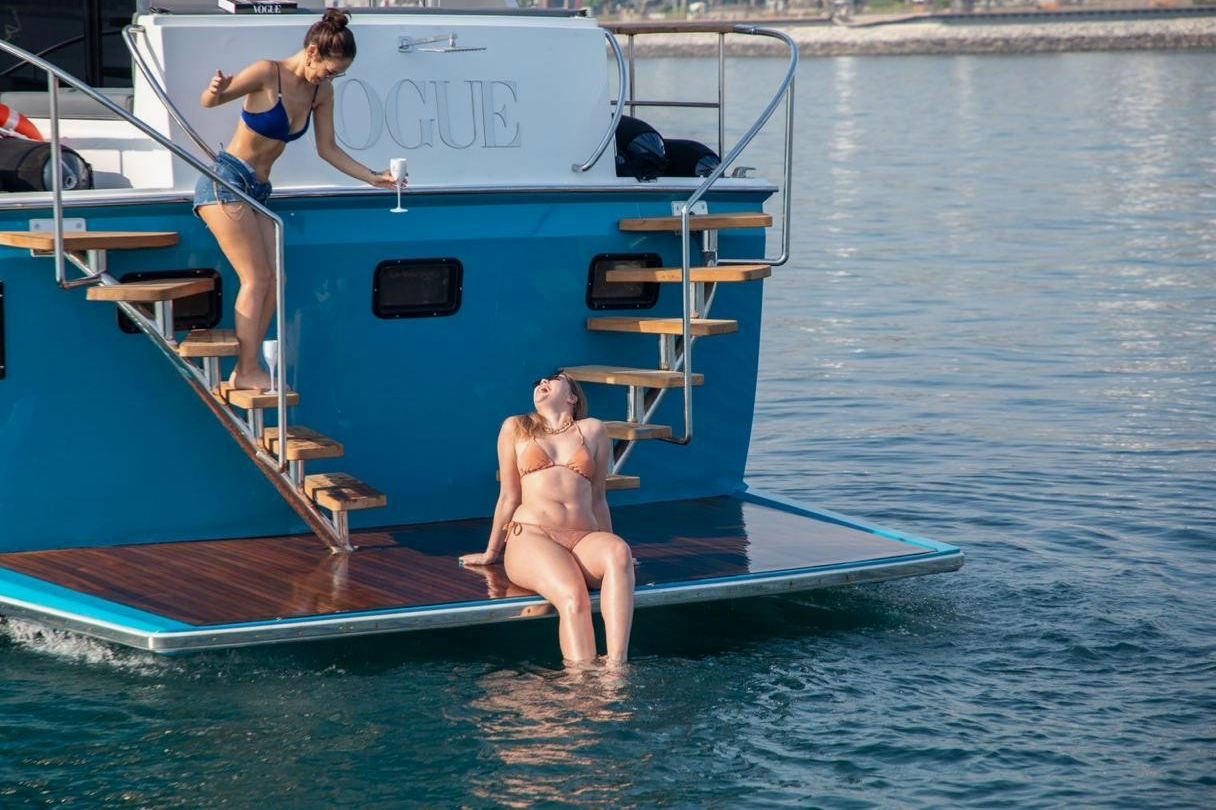 Vogue Hatteras, ujęcie 5