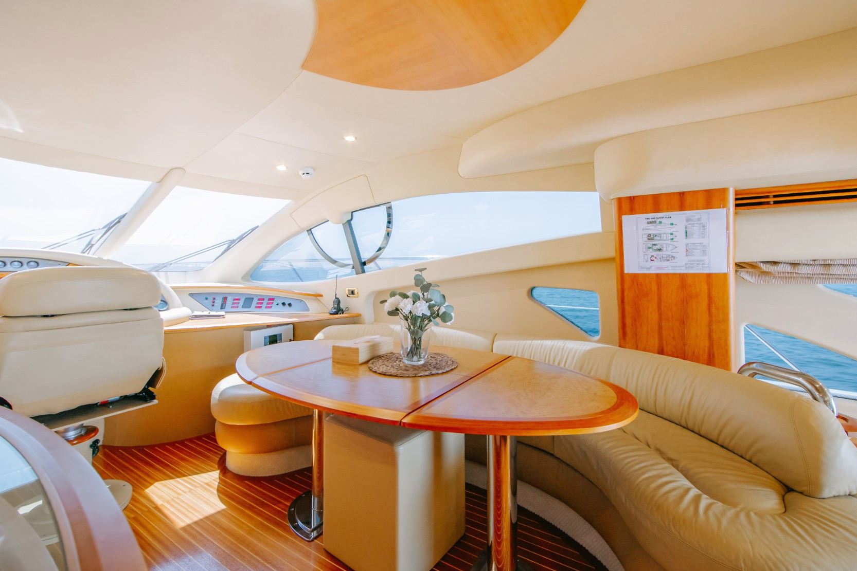 Azimut White Pearl yacht, image 2