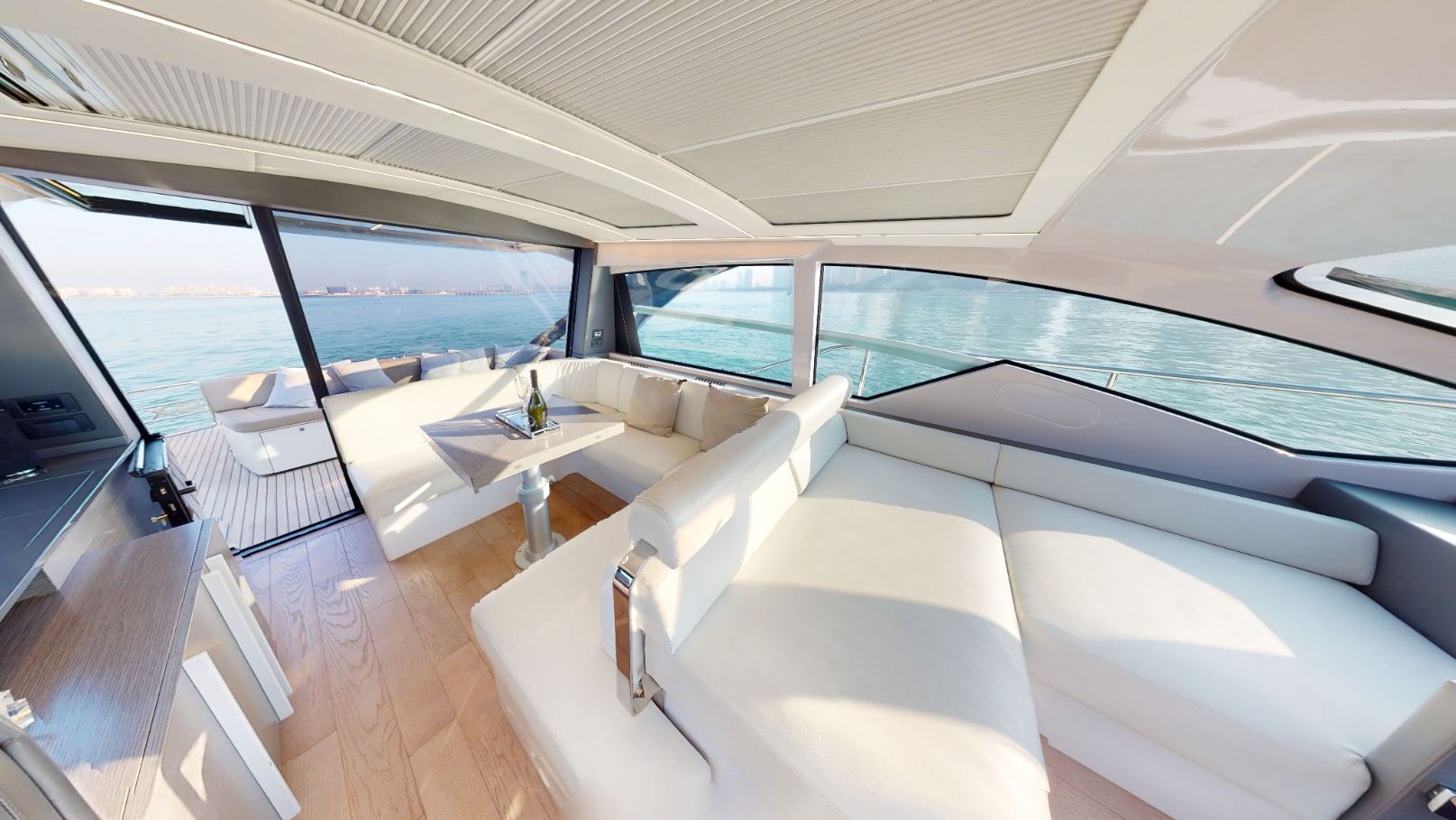 Pershing 5X Pearl White yacht, image 2