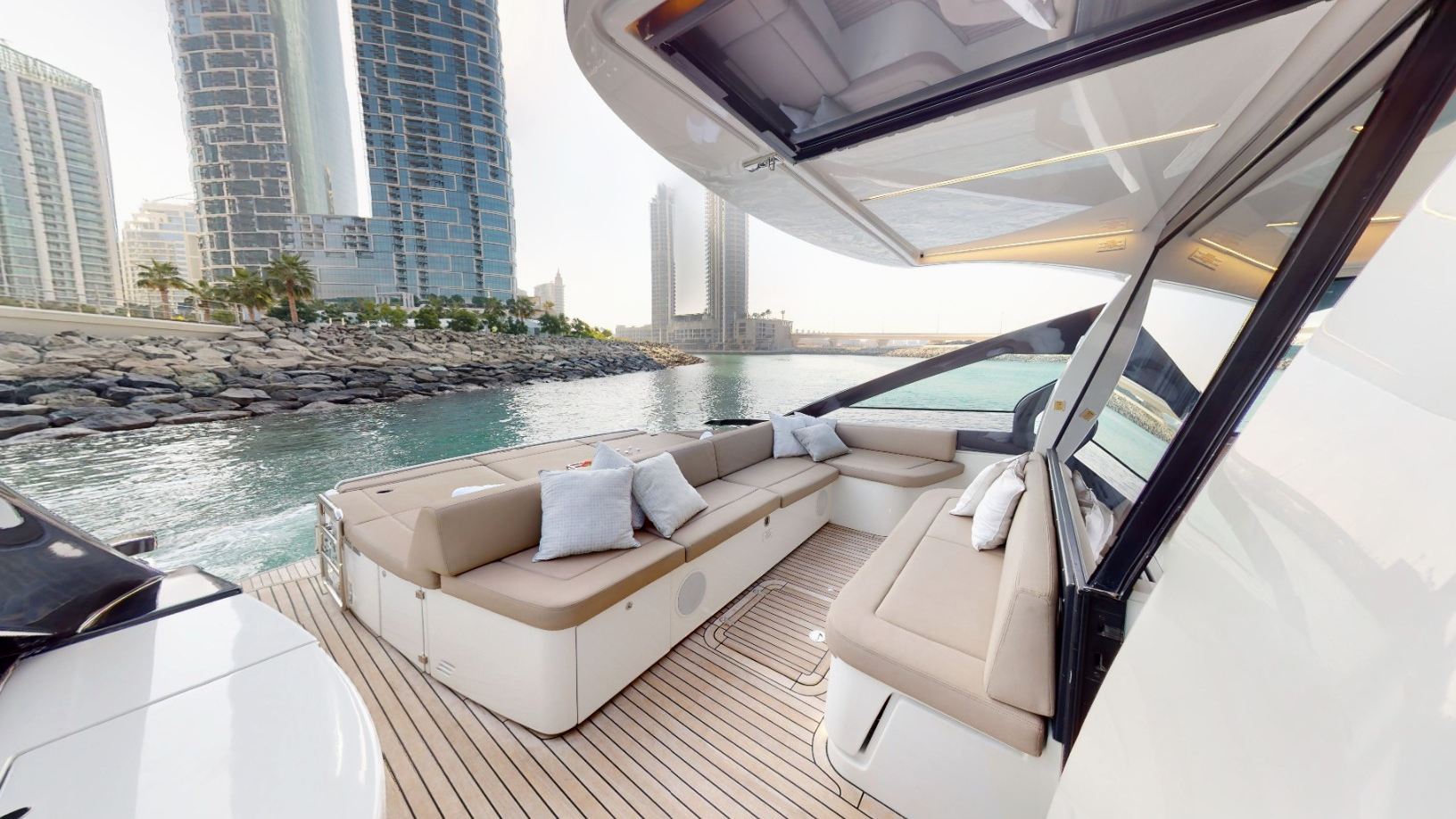 Pershing 5X Pearl White yacht, image 5