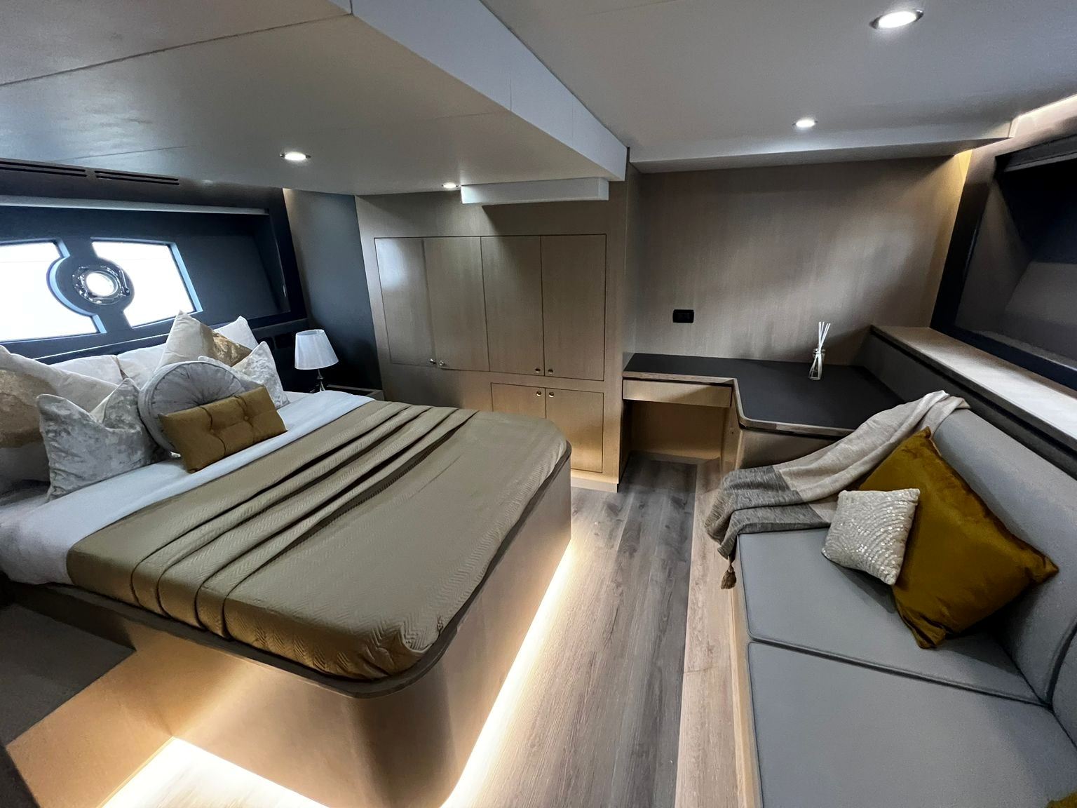 Sky Walker Zia yacht, image 2