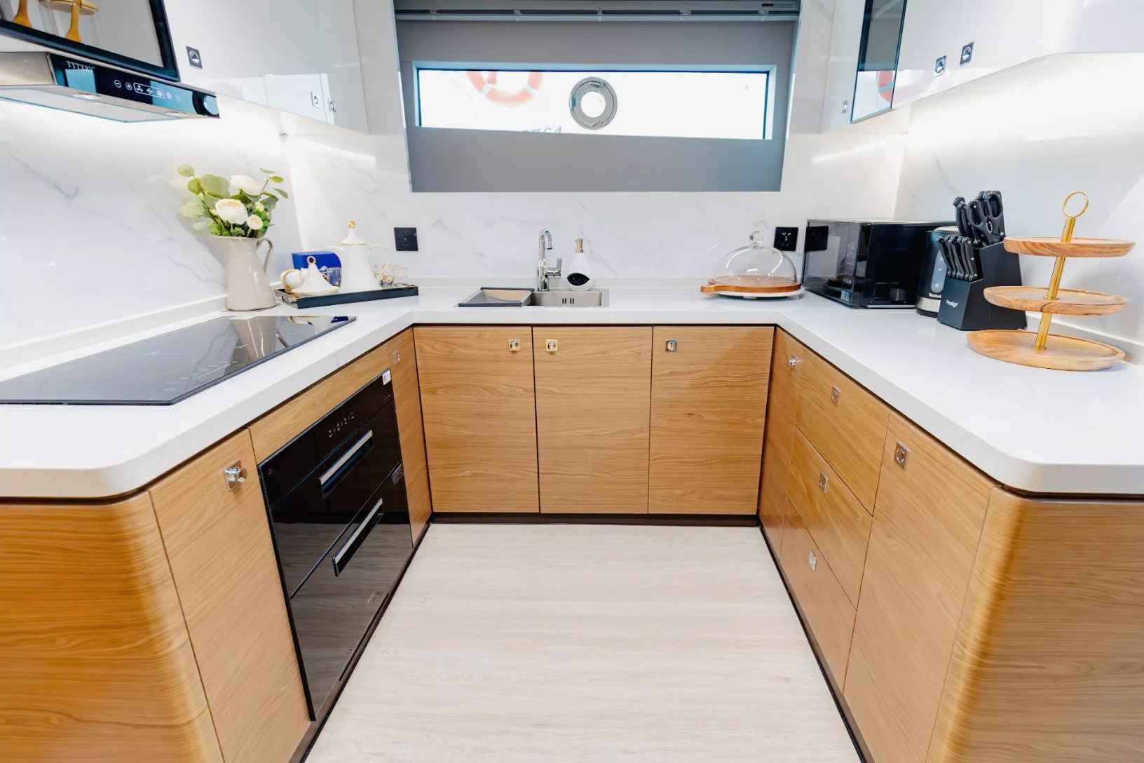 Sky Walker Reno yacht, image 13