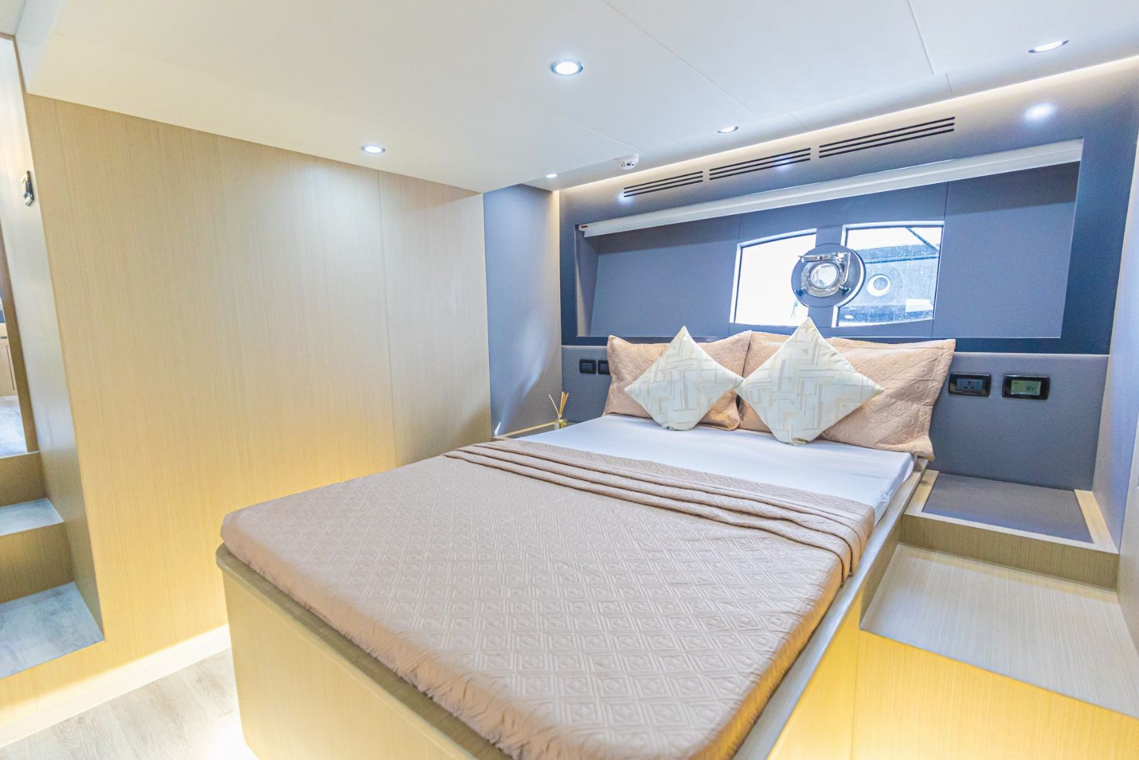 Sky Walker Ebb yacht, image 2