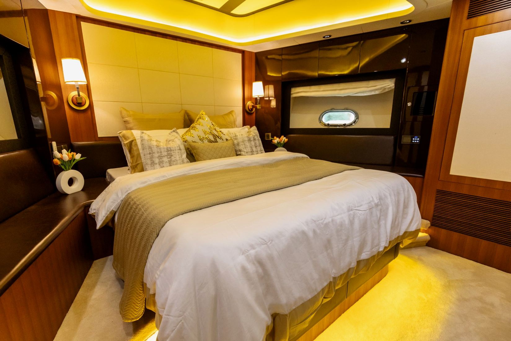 Sky Walker Caliente yacht, image 8