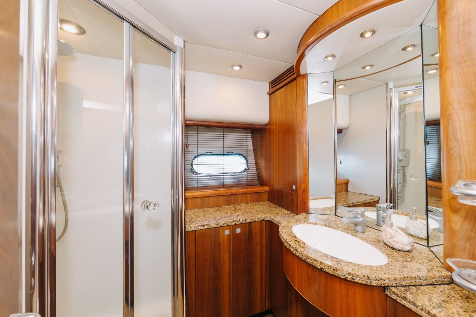 Sunseeker Why Not yacht, image 11