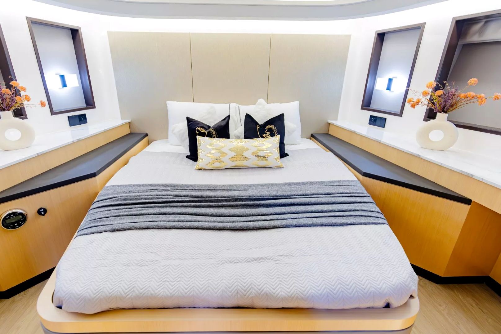 Sky Walker Reno yacht, image 8
