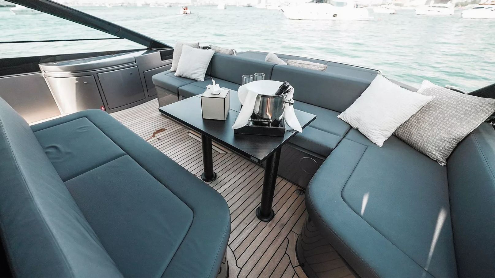 Pershing 5X Shark Grey yacht, image 12