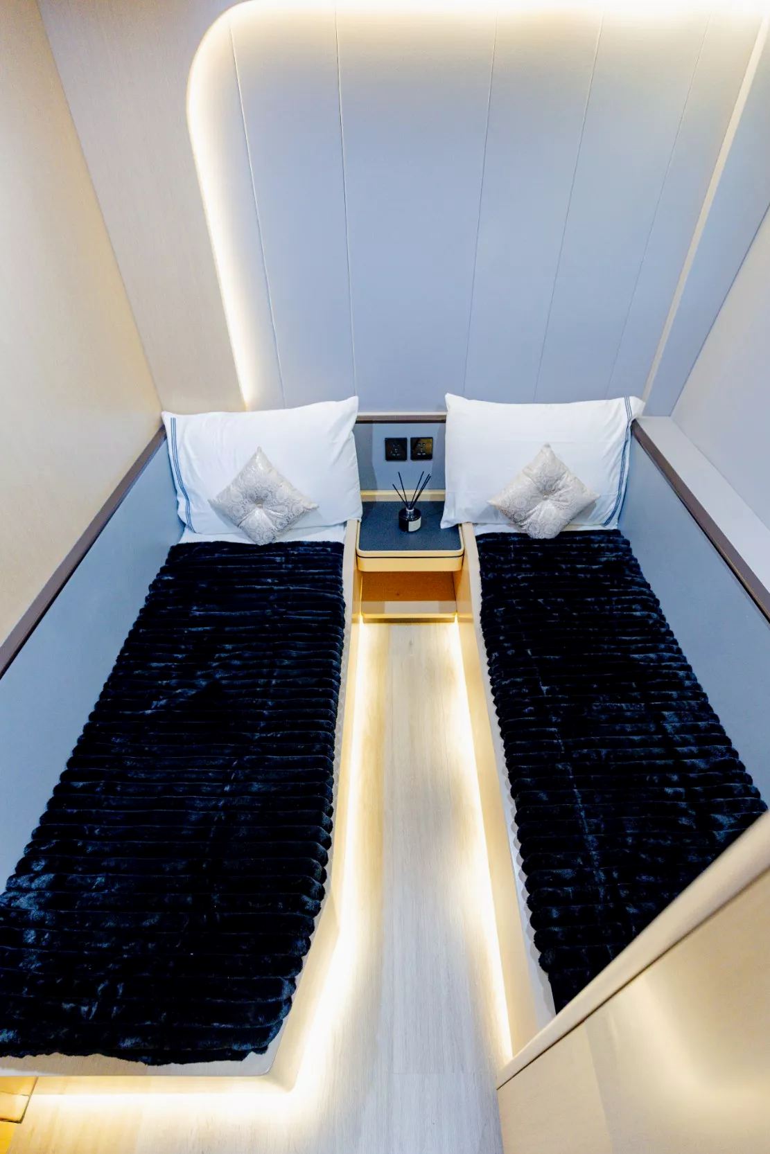 Sky Walker Reno yacht, image 16