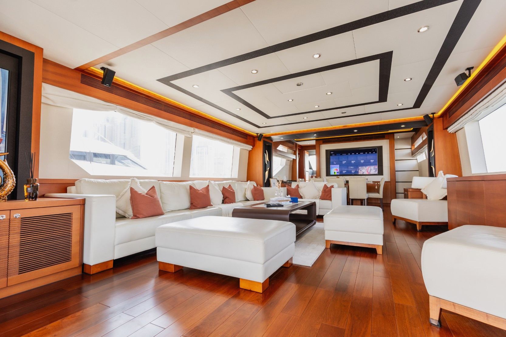 Sky Walker Caliente yacht, image 16