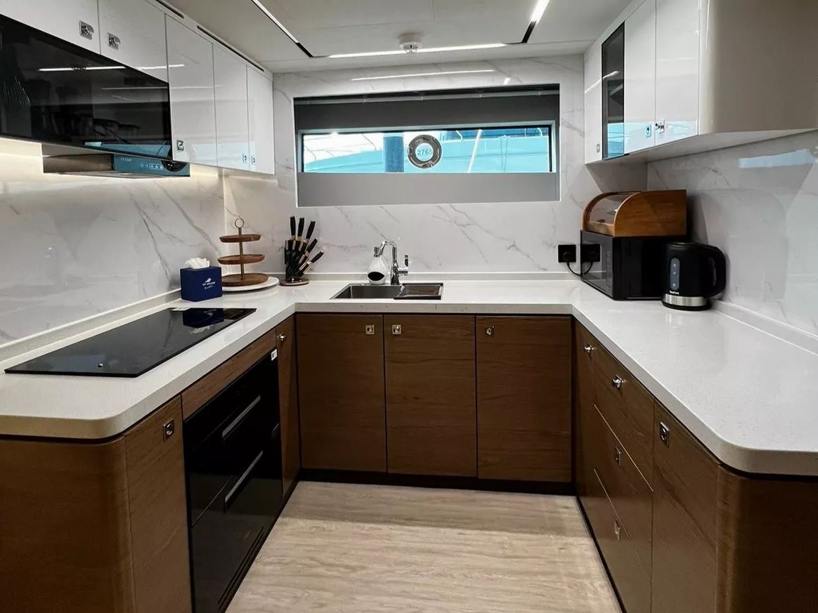 Sky Walker Aura yacht, image 7