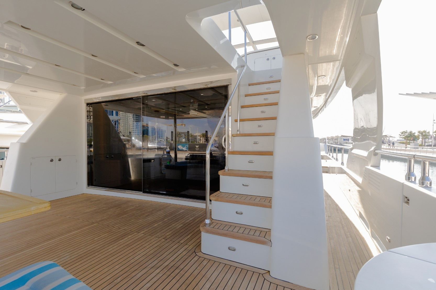 Sky Walker Caliente yacht, image 4