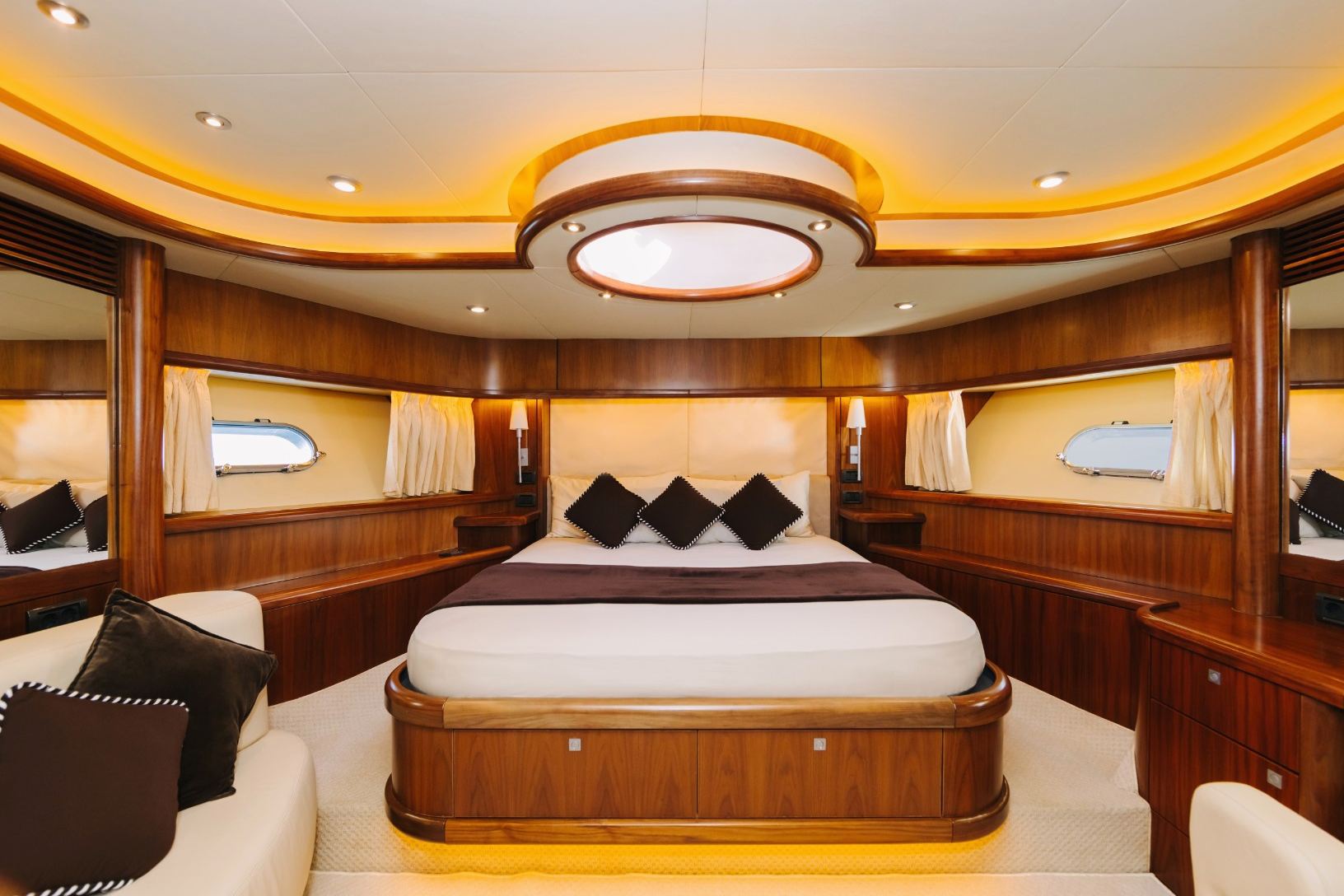 Sunseeker Why Not yacht, image 9