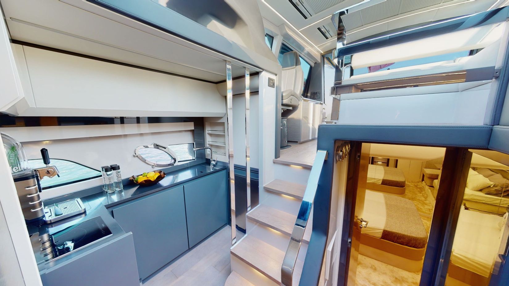 Pershing 5X Pearl White yacht, image 12