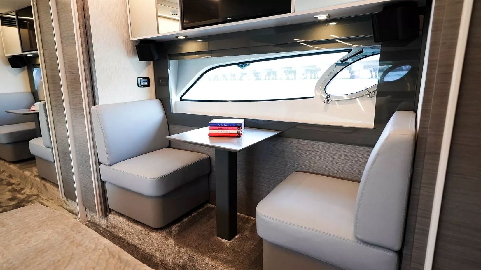 Pershing 5X Shark Grey yacht, image 6