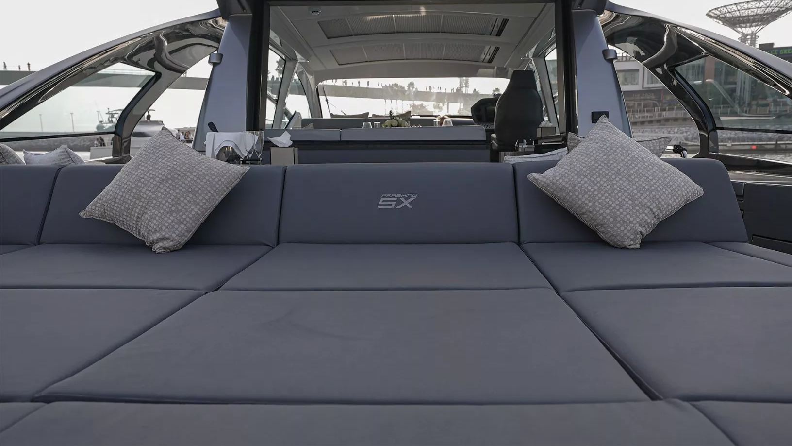 Pershing 5X Shark Grey yacht, image 2