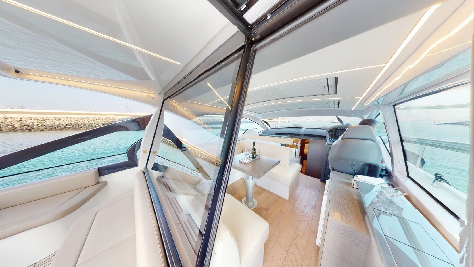 Pershing 5X Pearl White yacht, image 8