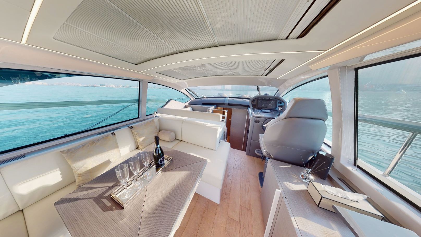 Pershing 5X Pearl White yacht, image 10
