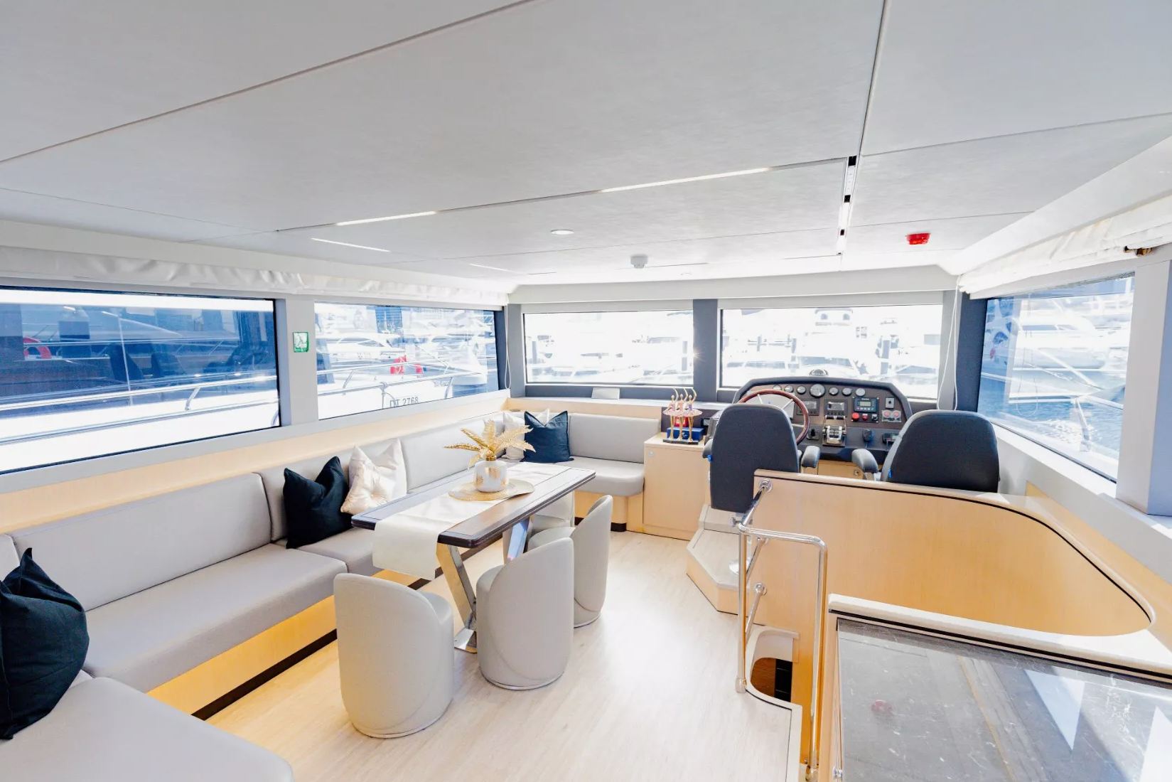 Sky Walker Reno yacht, image 9