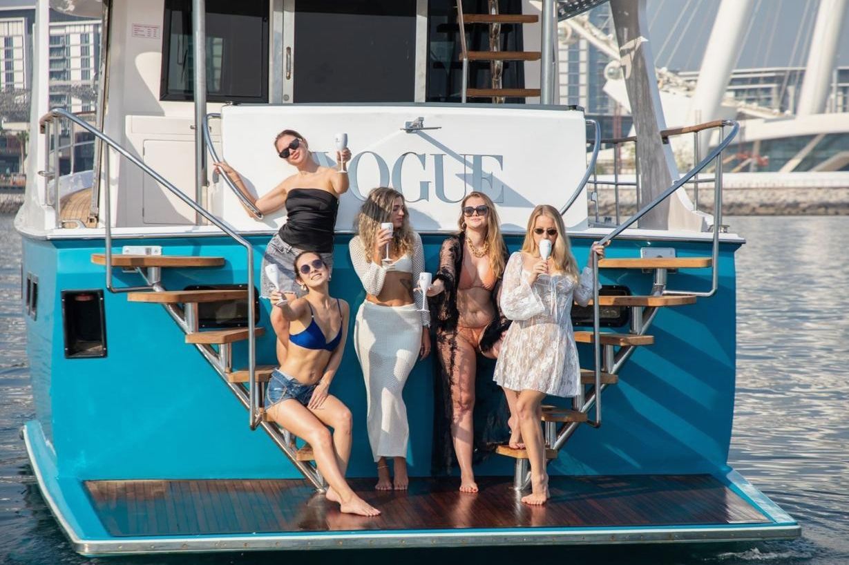Vogue Hatteras, ujęcie 3