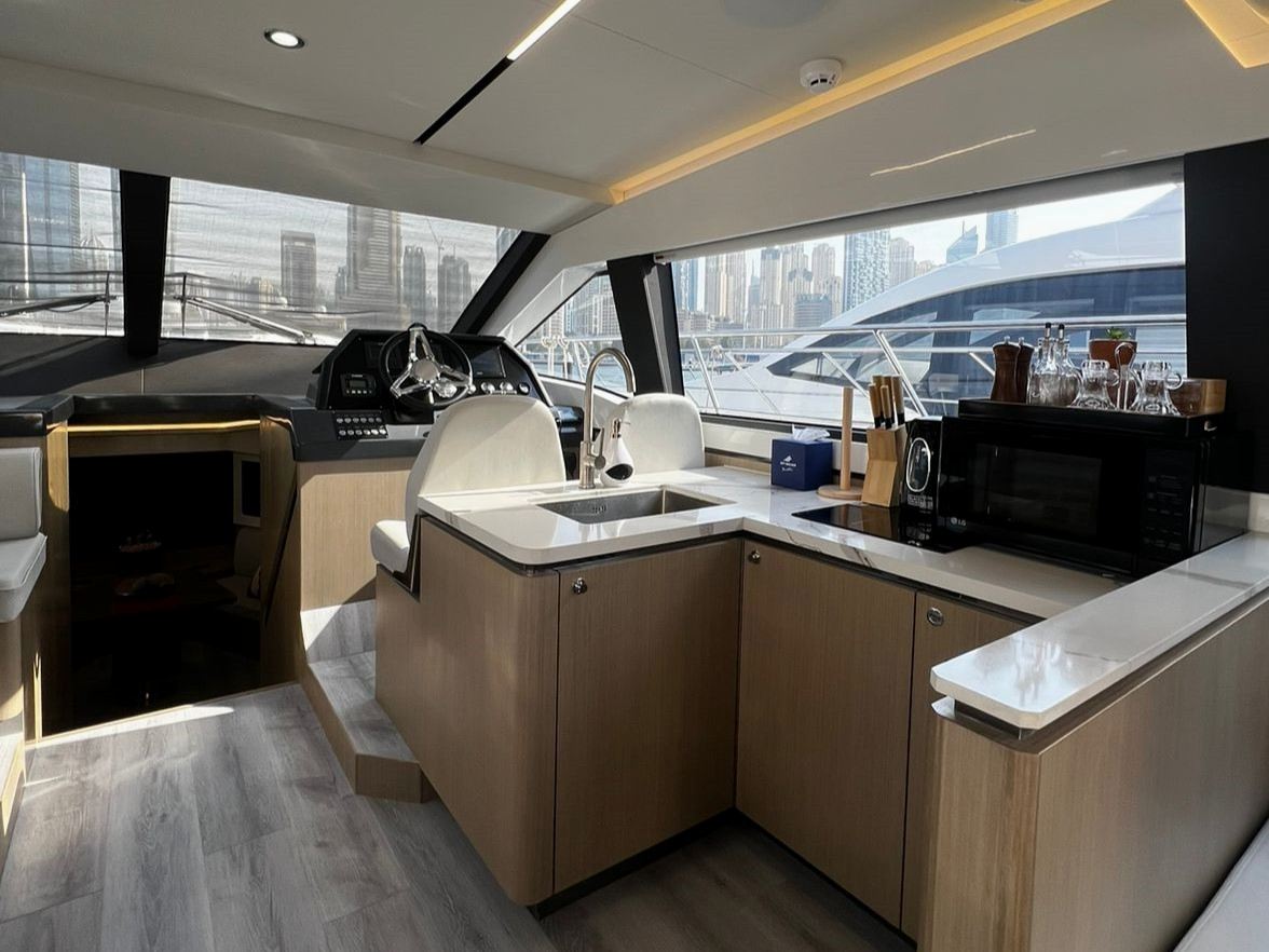 Sky Walker Zia yacht, image 6