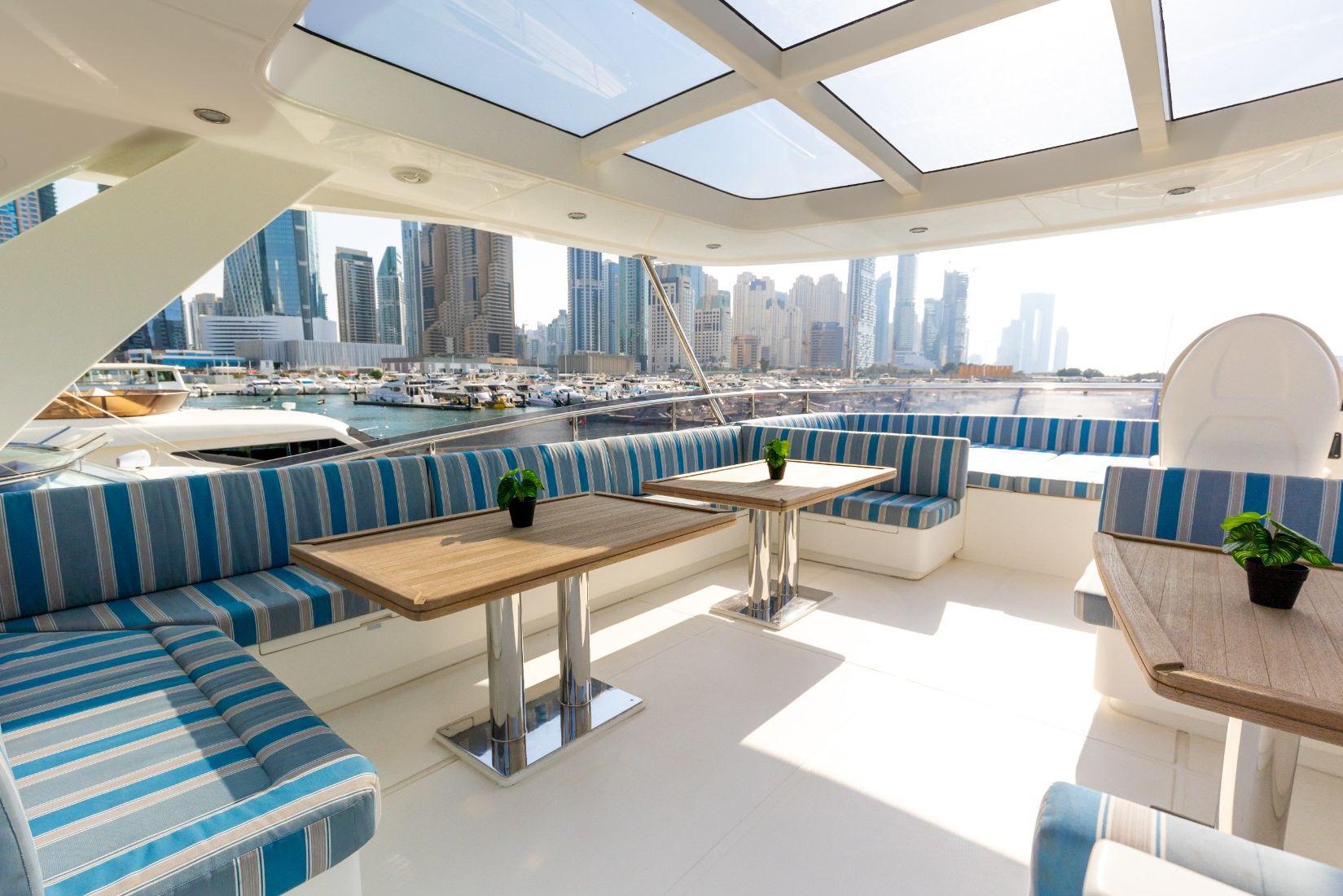 Sky Walker Caliente yacht, image 5