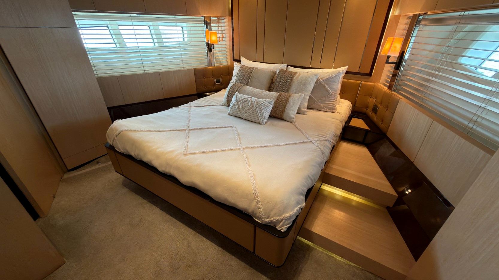 Azimut Satisfaction yacht, image 13
