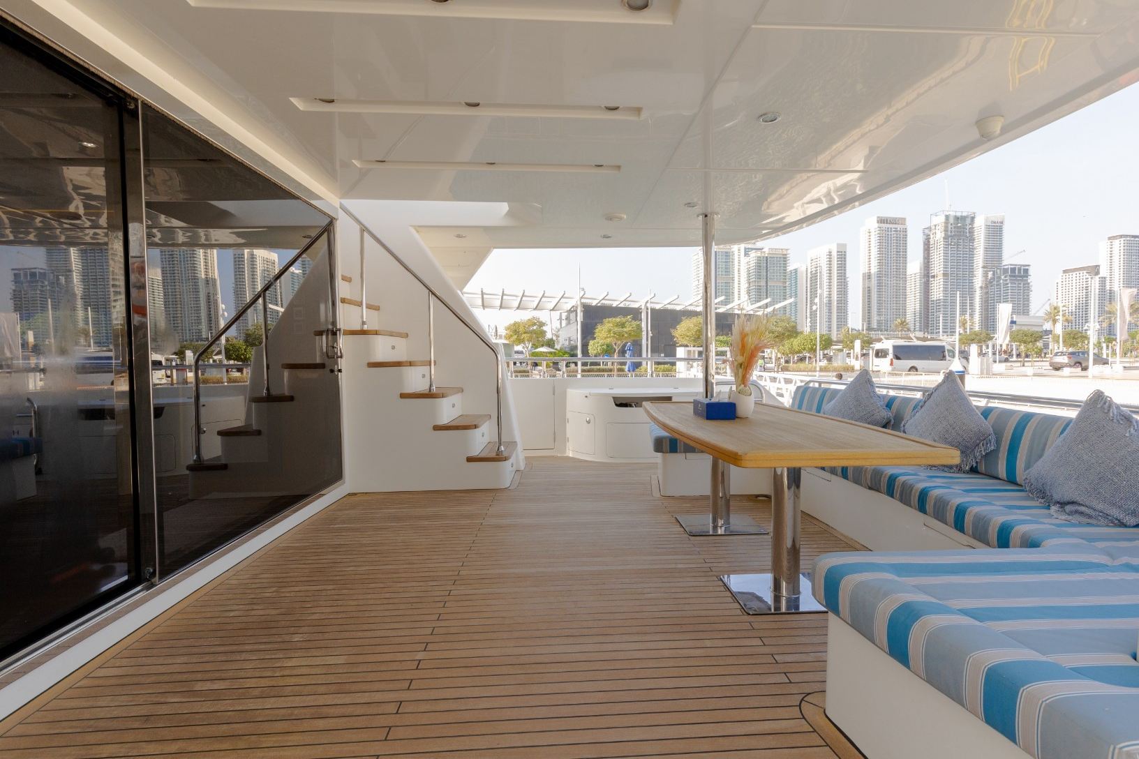 Sky Walker Caliente yacht, image 14